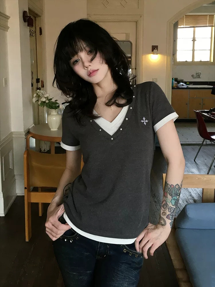 사람들 면 260 그램 유럽 한 회색 V넥 페이크 레이어드 긍정적 인 어깨 니트 반팔 티셔츠 여성 여름 고급 센스 맨위 여성