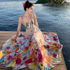 批发彩色碎花吊带连衣裙法式裙子<b class='q'>女</b>夏季<b class='q'>新款</b>收腰A字裙海边度假风长<b class='q'>裙</b>