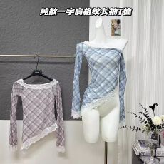 纯欲一字肩格纹长袖T恤女春季新款露锁骨修身蕾丝花边打底衫上衣