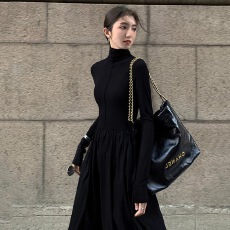 批发黑色长袖连衣裙女小个子早春季2025新款高级感赫本风秋<b class='q'>冬</b>法式长裙