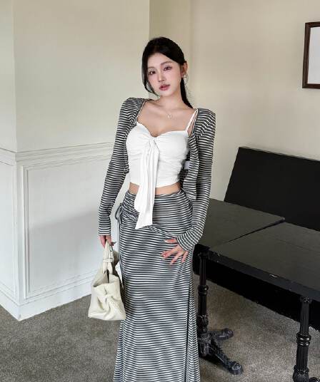 순수한 욕망 섹시함 캐미솔 긴팔 오픈 가디건 여성 가을 새로운 몸매 가꾸기 슬림해 보이는 스트라이프 타이트 스커트 롱 스커트 3종 세트