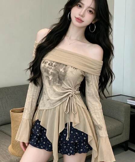 나팔 소매 프릴 홀치기 염색 오프숄더 맨위 홍콩 느낌 레트로 섹시함 불규칙 펌프 로프 몸매 가꾸기 슬림해 보이는 티셔츠 트렌디
