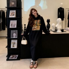 批发<b class='q'>牛奶</b><b class='q'>丝</b>复合贝贝绒口袋冬季加绒胖妹妹休闲双帽开叉连衣长裙女