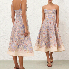 批发新款澳洲蓝色复古印花方领高腰褶皱吊带连衣长裙