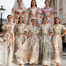 批发时尚2026新款定位花短袖收腰长款连衣裙8色新增色