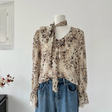 批发露露专属白色v领飘带衬衫女装夏季薄款设计感小众<b class='q'>中长款</b>上衣