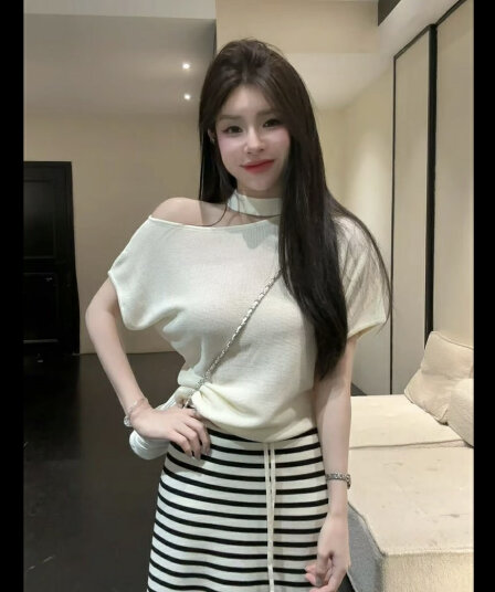 huihui 한 부서 행침 목 오프숄더 티셔츠 불규칙 맨위 코디 스트라이프 반신 치마 세트 여성 l06