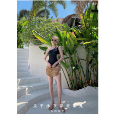 批发性感游泳衣女2025新款高级感时尚连体小胸钢托聚拢遮肚显瘦泡温泉