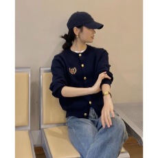 批发英伦风<b class='q'>羊绒</b>开衫女圆领春季学院刺绣金属扣宽松羊毛针织衫<b class='q'>毛衣</b>外套