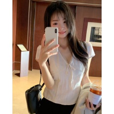 批发已出货 <b class='q'>韩国</b>chic夏季新款气质V领拼接蕾丝甜美小短衫