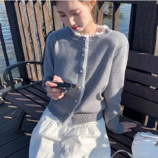 批发法式<b class='q'>蕾丝</b>边灰色圆领针织开衫女2025新款秋冬短款外搭薄款毛衣外套
