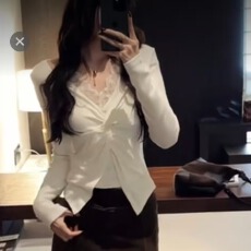 批发超好看单穿上衣早秋白纯欲挂脖蕾丝假两件长袖内搭打底衫＋半身<b class='q'>裙</b>