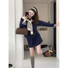 批发2025新款小个子韩系条纹披肩圆领长袖<b class='q'>卫衣</b><b class='q'>女</b>a字半身裙两件<b class='q'>套装</b>春