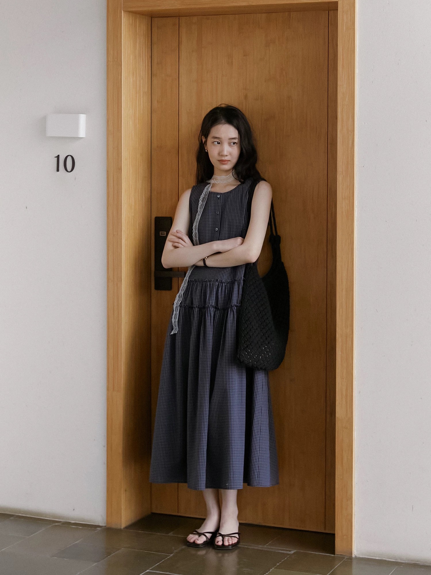 2026 년 여름 새로운 문예 바람 한여름 블루 프릴 디자인 체크무늬 레이스업 여성 드레스