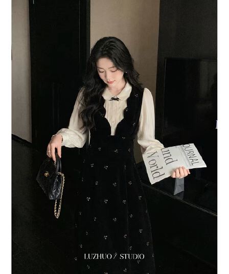 검정색 벨벳 치마