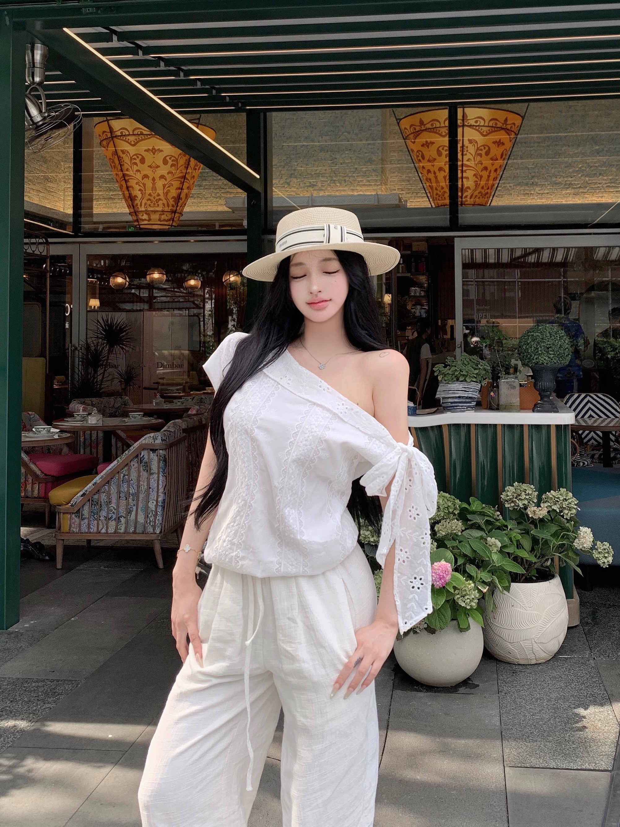 실사 자수 재료 패치워크 비스듬한 어깨 레이스업 작은 셔츠 홀로우 아웃 레이스 반팔 맨위