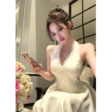 批发实拍 法式<b class='q'>吊带</b>连衣裙女冬季新款千金挂脖长裙高级感裙子