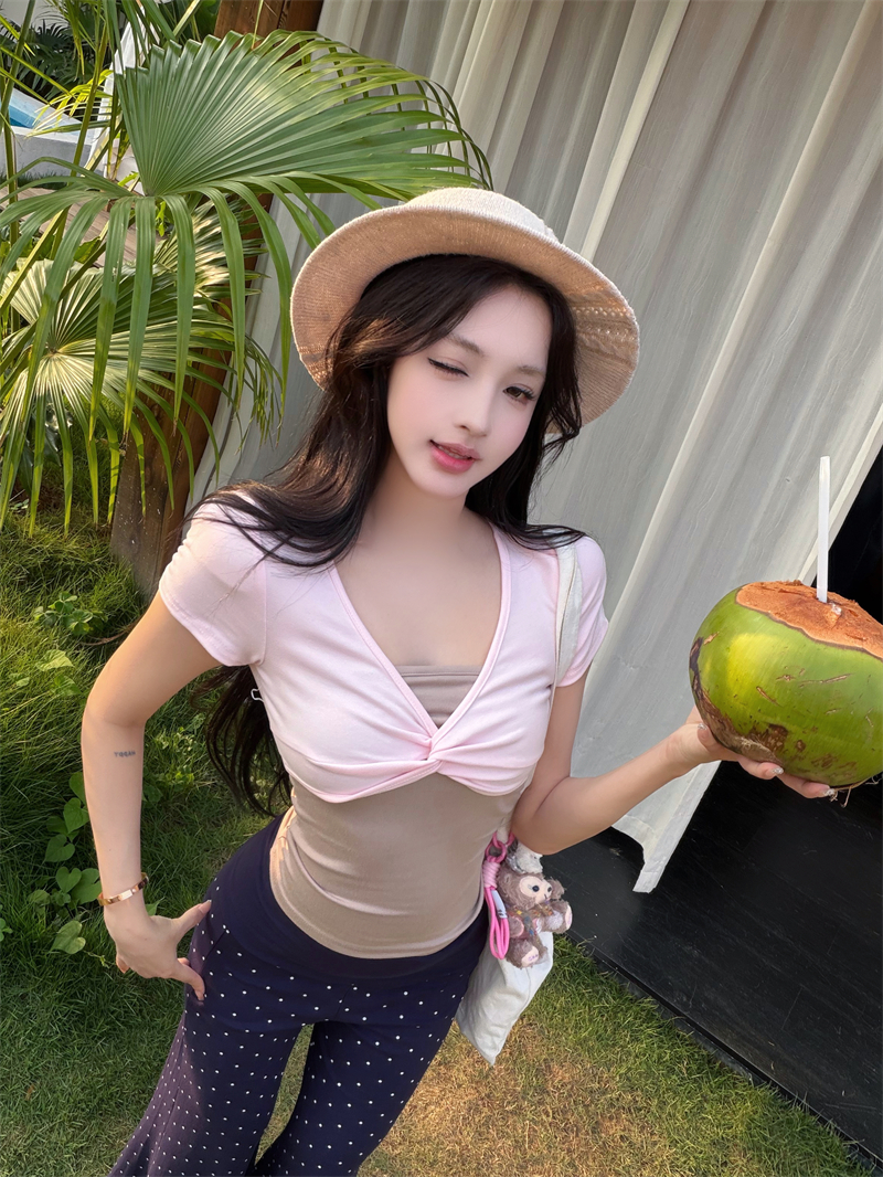 실사 페이크 레이어드 비틀림 고급 배색 슬림해 보이는 몸매 가꾸기 쇼트 스타일 발레 바람 티셔츠