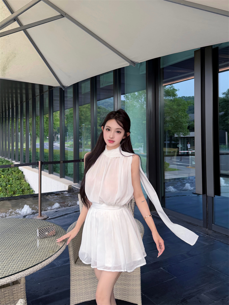 실사 작은 대중 디자인 흑인과 백인 백조 품격 허리 수축 행침 목 맨위 반 스커트 세트