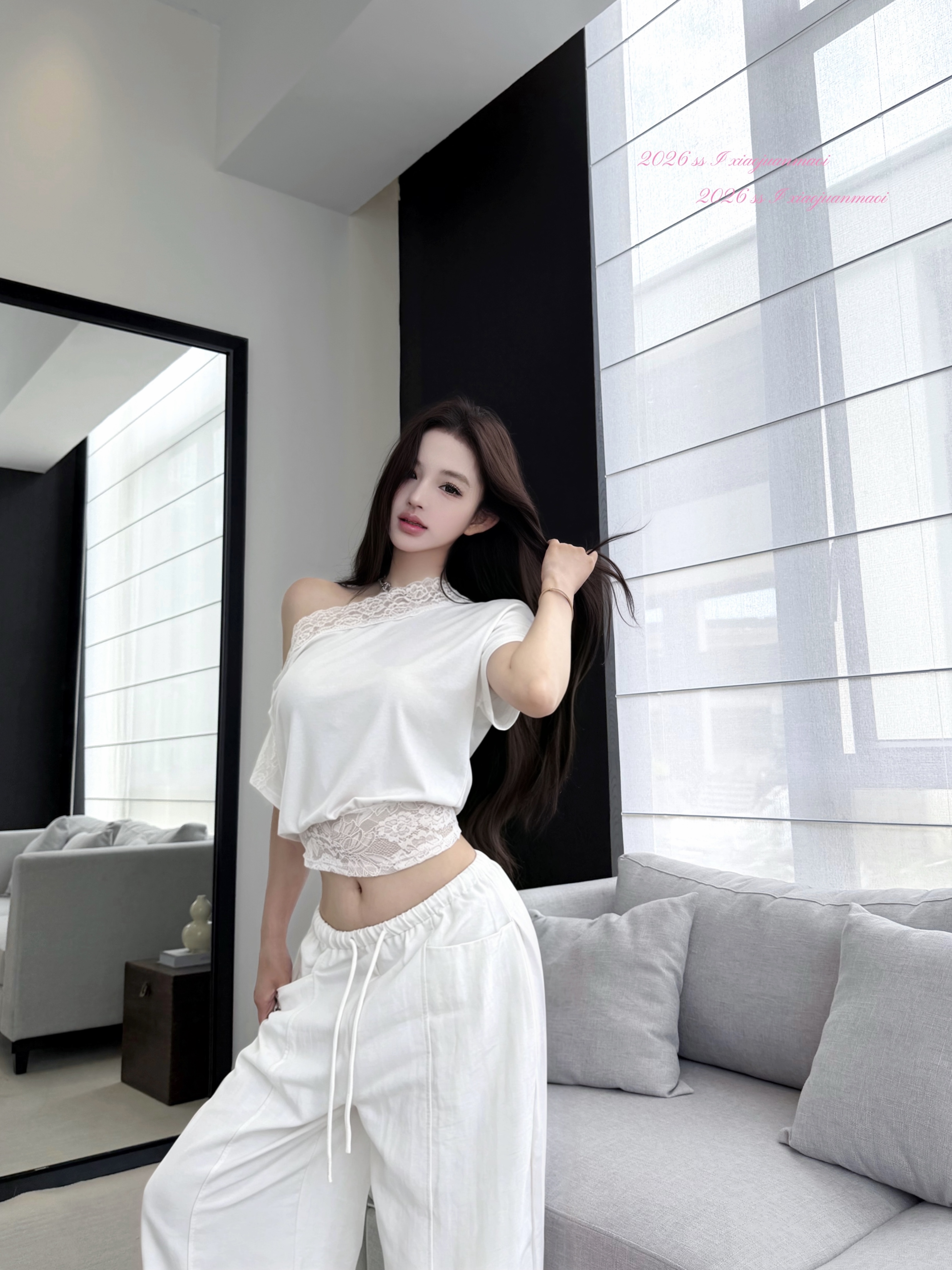실사 아름다움 어깨 법 새싹 레이스 조각 비스듬한 어깨 반팔 티셔츠 여성 디자인 센스 허리 수축 슬림해 보이는 맨위 여름