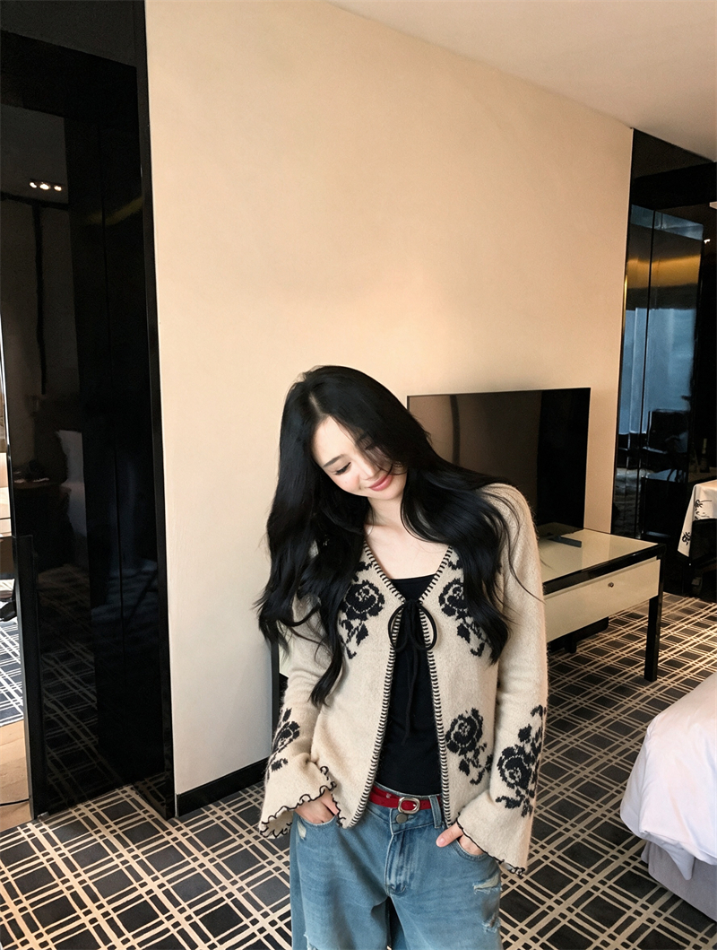 RY8983# 实拍 旧巷玫瑰 复古玫瑰提花开衫毛织微喇袖毛衣