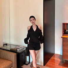 批发BM MICN宽松挂脖露肩<b class='q'>长袖</b>卫衣女休闲慵懒感抽绳卷边短裤休闲套装