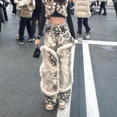 批发欧美<b class='q'>大码</b>设计感毛毛拼接牛仔豹纹<b class='q'>裤</b>子女辣妹潮流重磅数码印拖地<b class='q'>裤</b>