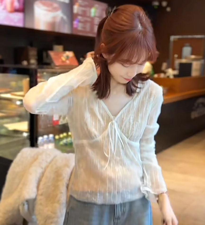 2026 디자인 센스 순수한 욕망 바람 절묘한 V넥 레이스 네리 연삭 털 슬림해 보이는 기본 셔츠
