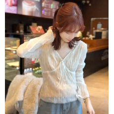 批发2026设计感纯欲风精致v领蕾丝内里磨毛显瘦打底衫