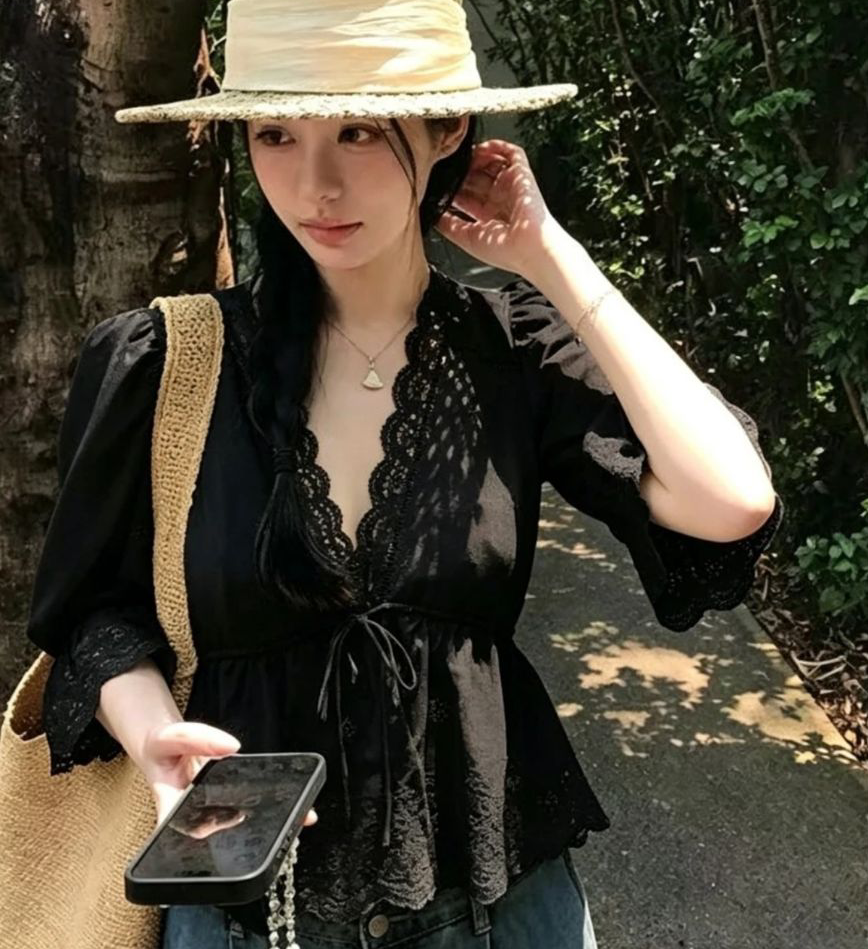 2026 여름 새로운 허리 수축 스트랩 레이스 나팔 소매 V넥 중간 소매 셔츠 맨위