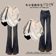 批发<b class='q'>时尚</b>套装#式复古百搭三条杠宽松卫衣搭配复古高腰显瘦微喇牛仔裤