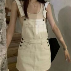 批发<b class='q'>百搭</b>少女风白色牛仔背带短裙女2026夏季减龄小个子多口袋工装短裙