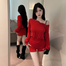 批发实价纯欲性感辣妹斜肩露锁骨<b class='q'>长袖</b>上衣蕾丝拼接<b class='q'>蝙蝠衫</b>高腰短裤套装