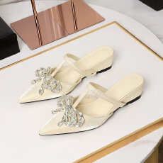 批发法式风甜美水钻蝴蝶结装饰尖头浅口半拖女一脚蹬坡跟拖鞋女