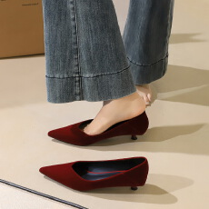 韩版风低跟时尚女鞋高级感绒面尖头浅口一脚蹬舒适矮跟单鞋女