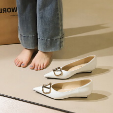 欧美风宴会女鞋尖头通勤鞋浅口百搭增高坡跟V扣气质单鞋