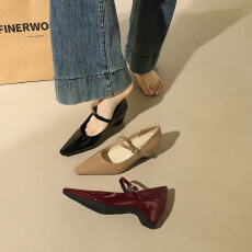 法式尖头漆皮玛丽珍鞋坡跟内增高一字扣带浅口气质通勤鞋单鞋