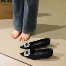 韩版职业坡跟低跟女鞋水钻方扣尖头浅口高级感绒面单鞋女