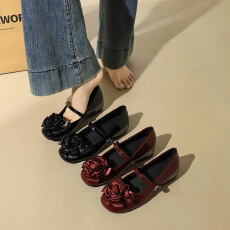 批发玛丽珍女鞋一字带花朵圆头通勤风内增高芭蕾舞漆皮单鞋