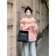 批发温柔风粉色一字肩<b class='q'>长袖</b><b class='q'>衬衫</b>女2026春法式<b class='q'>衬衣</b>宽松设计感露肩上衣