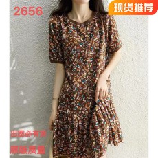 批发九月陌墨<b class='q'>清仓</b>捡漏一线旅游季碎花圆领短袖百褶下摆桑蚕丝<b class='q'>连衣裙</b>女