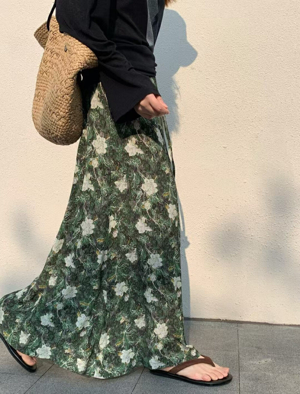2026 이른 봄 새로운 프랑스식 레트로 품격 디자인 센스 꽃무늬 하이웨이스트 롱 스커트 여성 휴가 트임 반신 스커트 여성