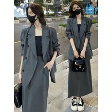 批发赫本风时尚西装套装<b class='q'>女士</b>设计感外套秋季新款半身裙<b class='q'>西服</b>显瘦两件套