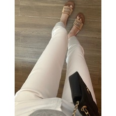 批发轻奢白色紧身小脚<b class='q'>牛仔裤</b>女2025秋冬季修身显瘦厚九分铅笔裤子