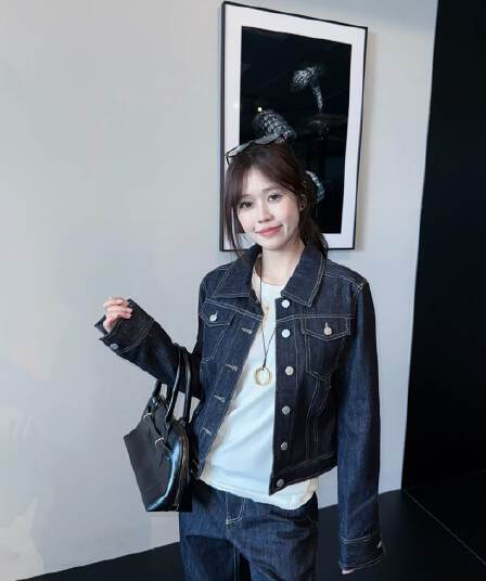 한 부서 고유 한 슈퍼 잘 생긴 원본 암소 색상 쇼트 스타일 카우보이 바깥 세트 여성 2026 새로운 가을 긍정적 인 어깨 재킷 오픈 가디건