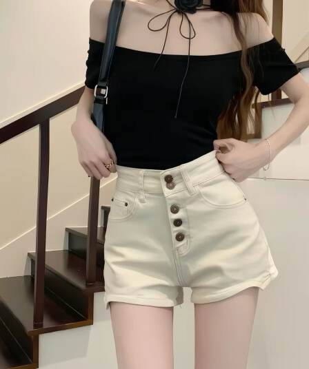 여름 새로운 데님 반바지 여성 디자인 센스 싱글 줄 버튼 핫걸 슬림해 보이는 작은 키 표지 넓적 다리 넓은 다리 핫 바지