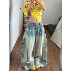 批发2026年<b class='q'>夏</b>季新款手绘字母破洞蓝色弯刀牛仔裤女宽松阔腿个性长裤子