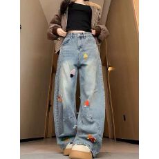 批发美式复古刺绣阔腿牛仔裤女2026<b class='q'>秋</b>季新款卡通高腰宽松显瘦弯刀裤子