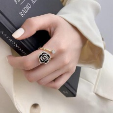 批发韩版小众设计黑色小花朵戒指时尚<b class='q'>百搭</b>食指环