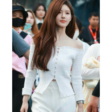 批发<b class='q'>明星</b>同款白色一字肩长袖薄<b class='q'>款</b>针织衫女法式露肩上衣